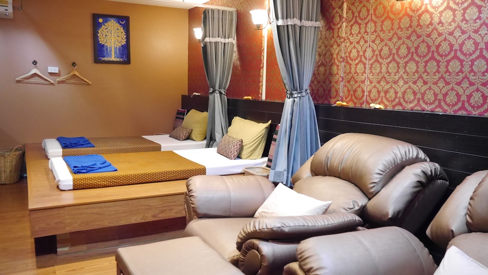 Grand Ratchapruek Hotel 19/70