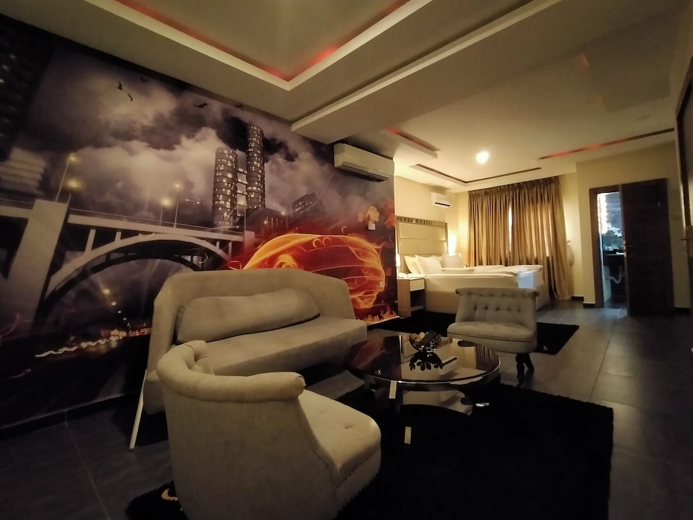 Iris Hotel 29/50
