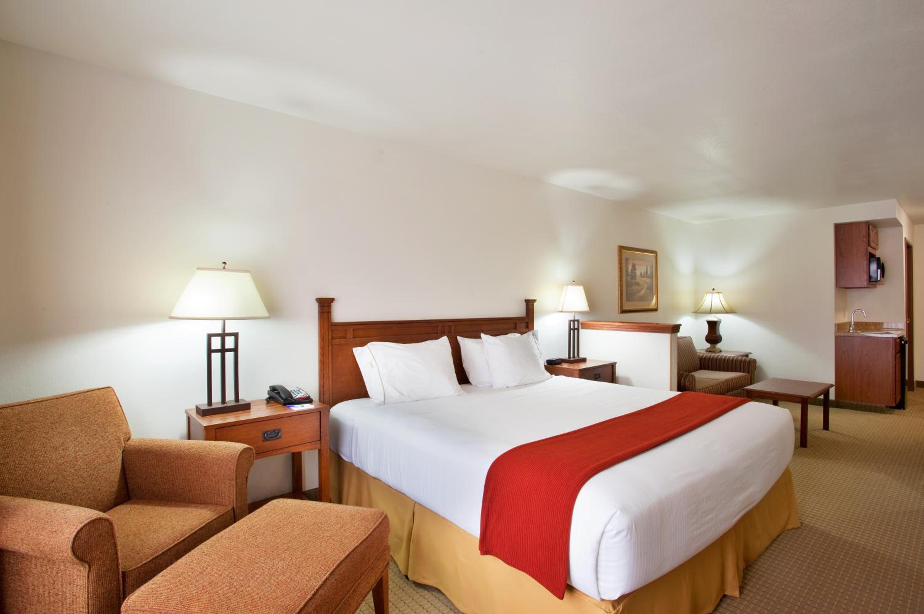 جناح بغرفة نوم واحدة، Holiday Inn Express Hotel And Suites Mattoon 5/7