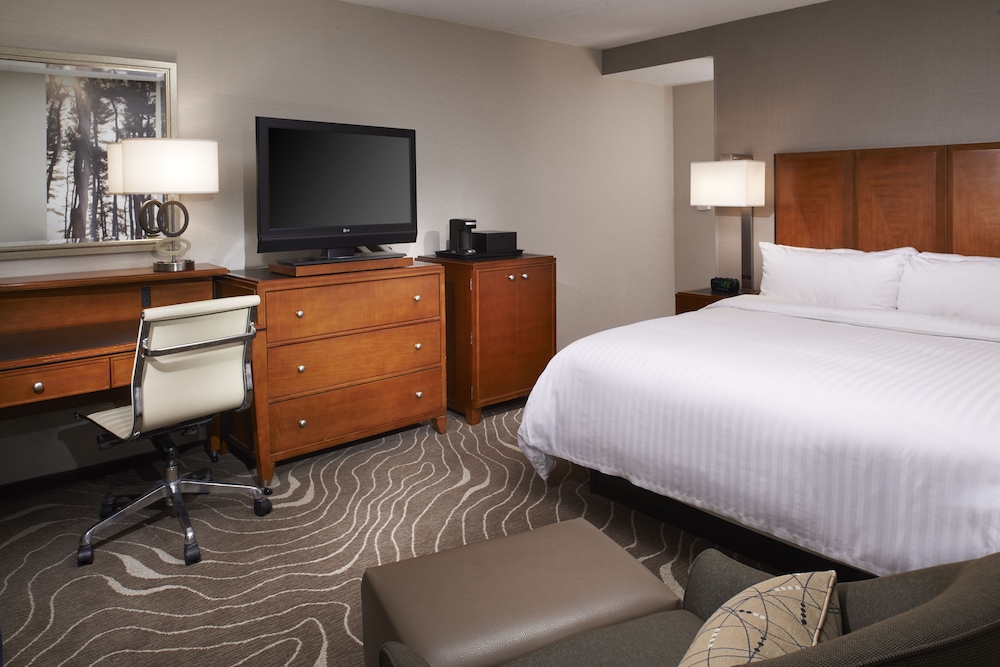 Detroit Metro Airport Marriott 43/47