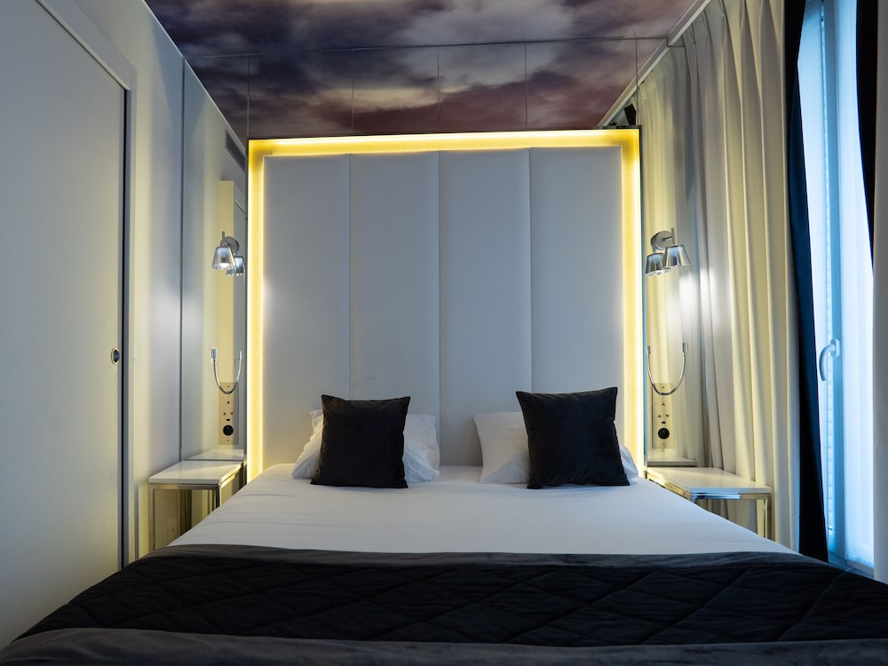 Nouvel Hotel 10/55