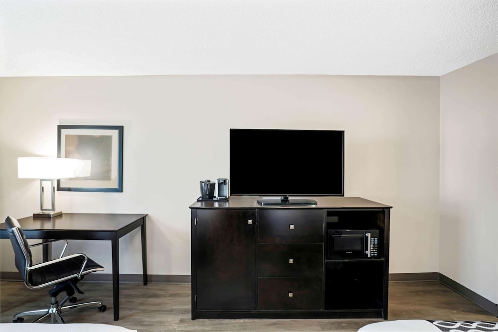 La Quinta Inn & Suites by Wyndham Lebanon 31/37