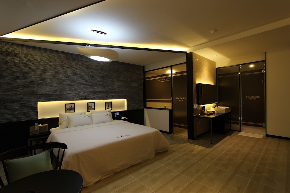 The Zenith Hotel 9/60