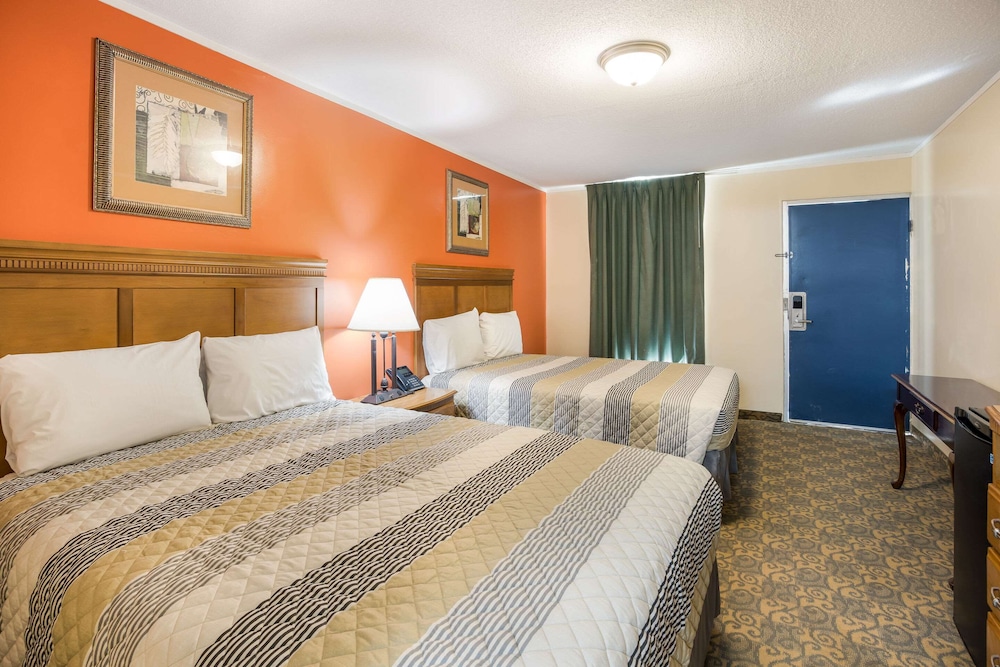 Rodeway Inn Cecil GA 9/36
