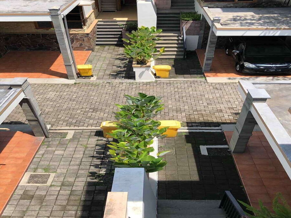 KULDESAK VILLAS BANDUNG 71/74
