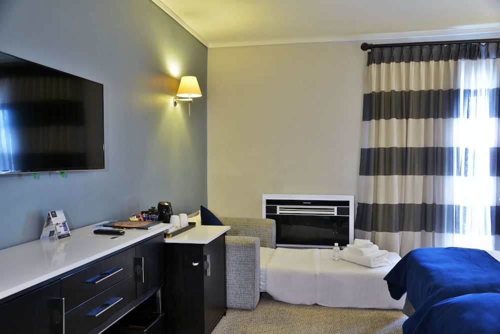 The Commodore Hotel 29/62