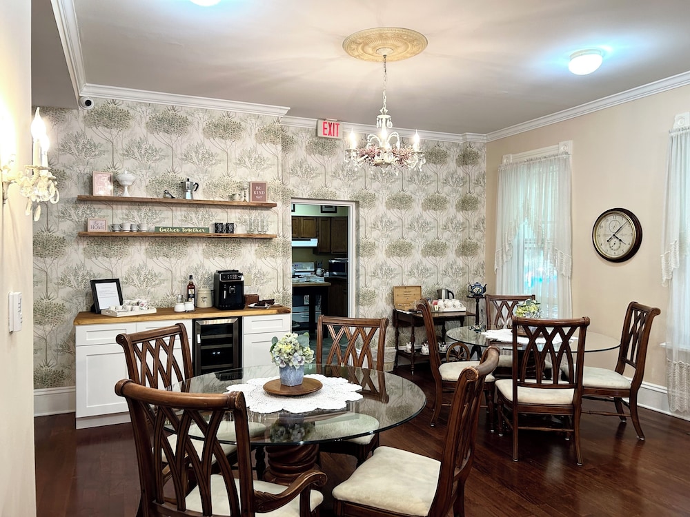 50 Lincoln Short North Bed and Breakfast 60/71