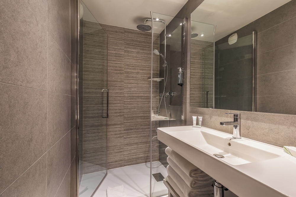 Chalet Hotel le Prieure and Spa 87/87
