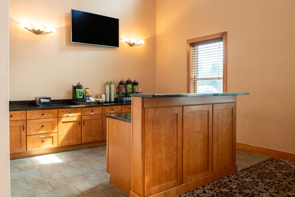 White River Inn and Suites 13/63