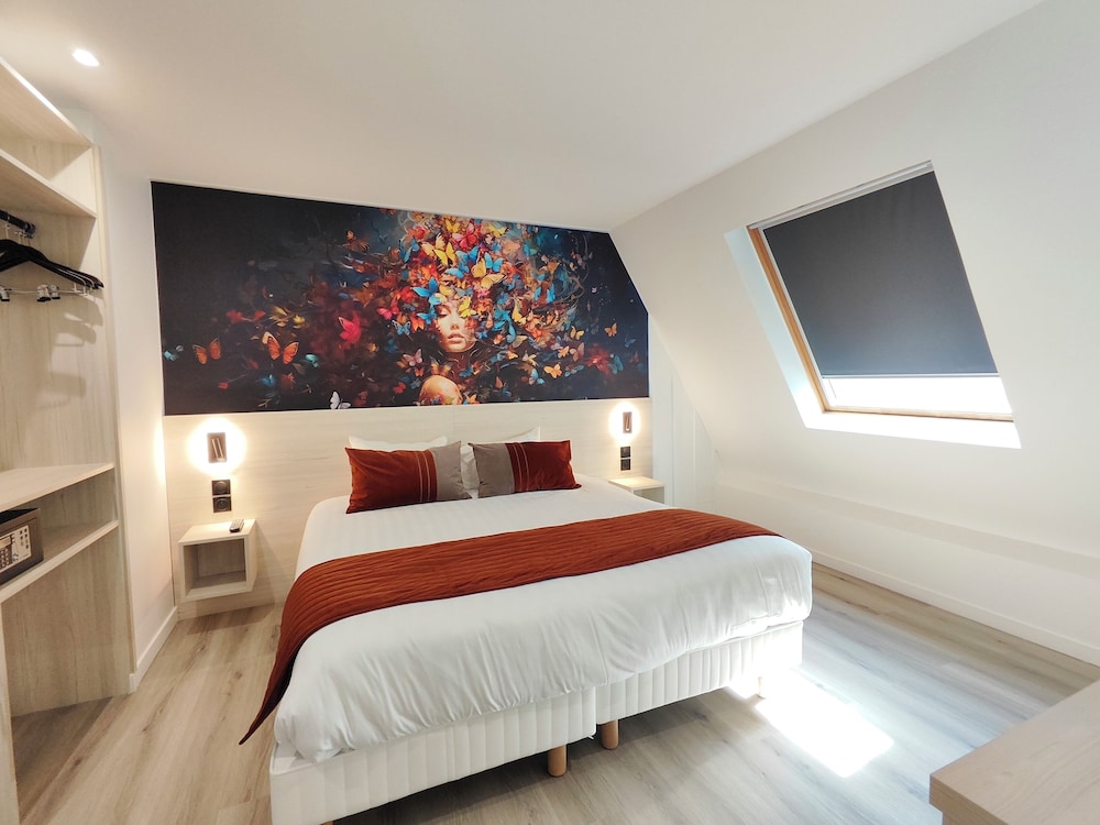 DELUXE, DOUBLE BED