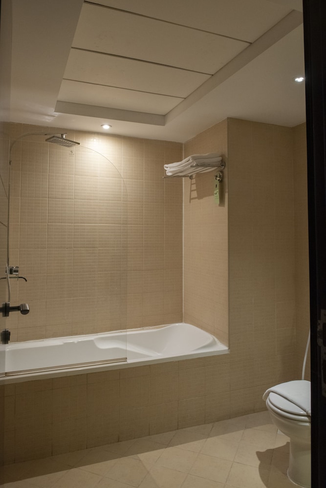 Corp Executive Hotel Doha Suites 50/50