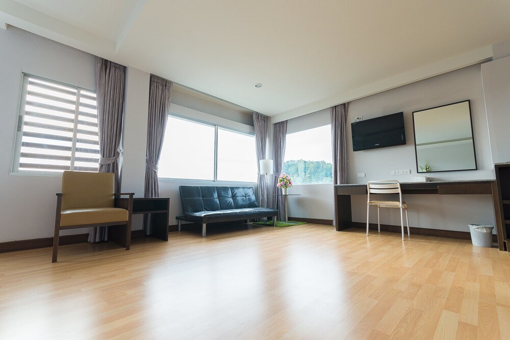 Sinkiat Buri Hotel 46/67