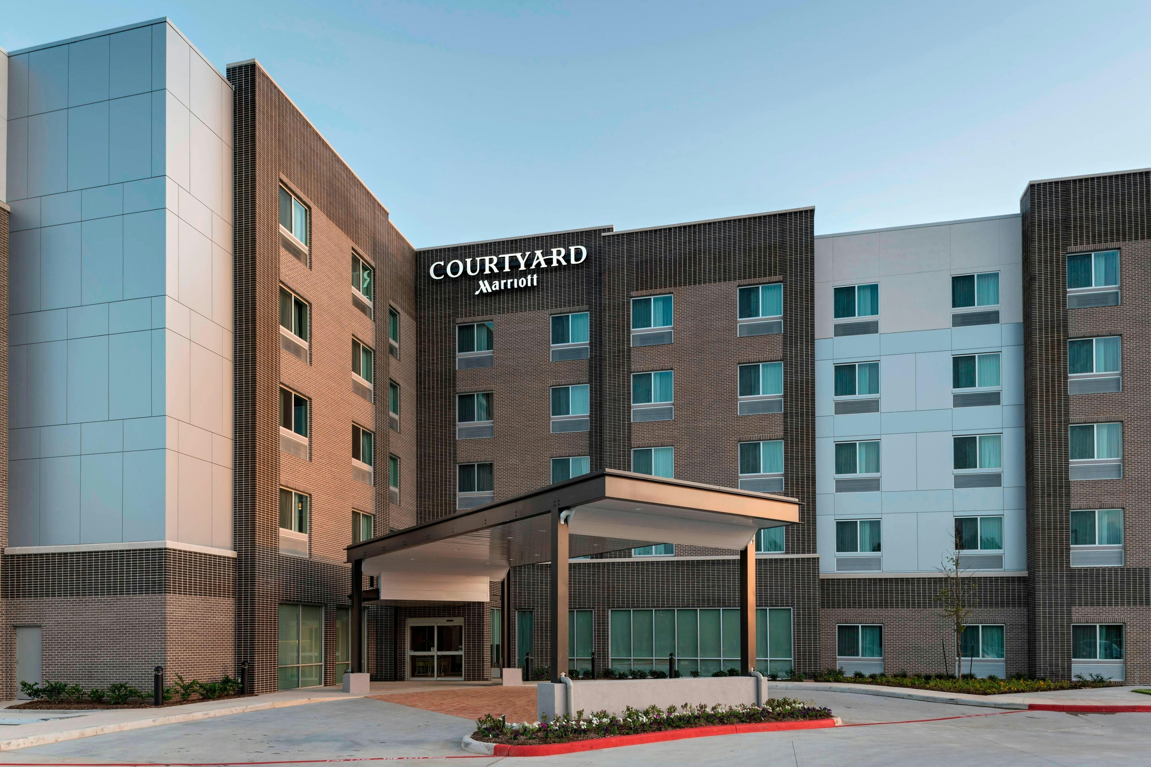 Courtyard Houston Sugar Land Lake Pointe 15/17