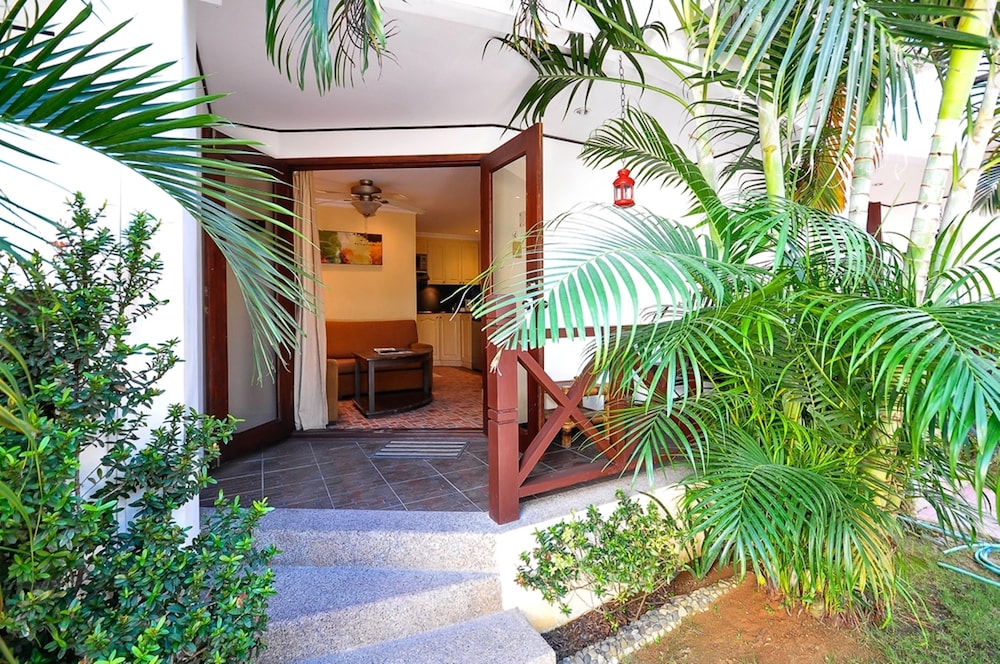 NIRVANA BEACH RESORT 4/50