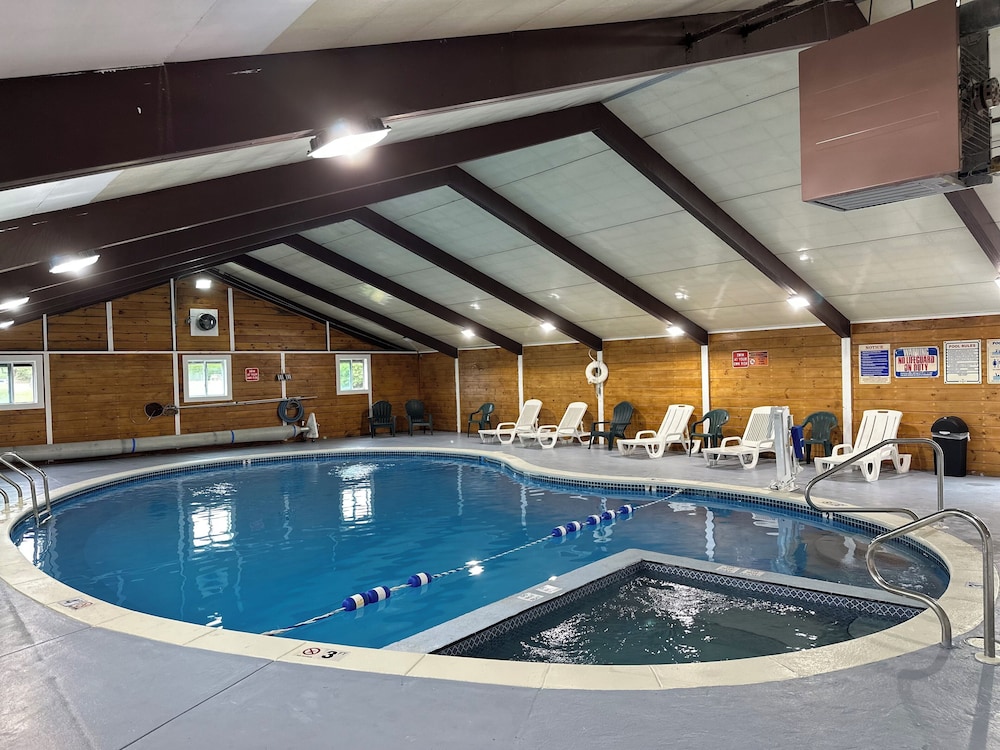 All Seasons Inn And Suites 18/26