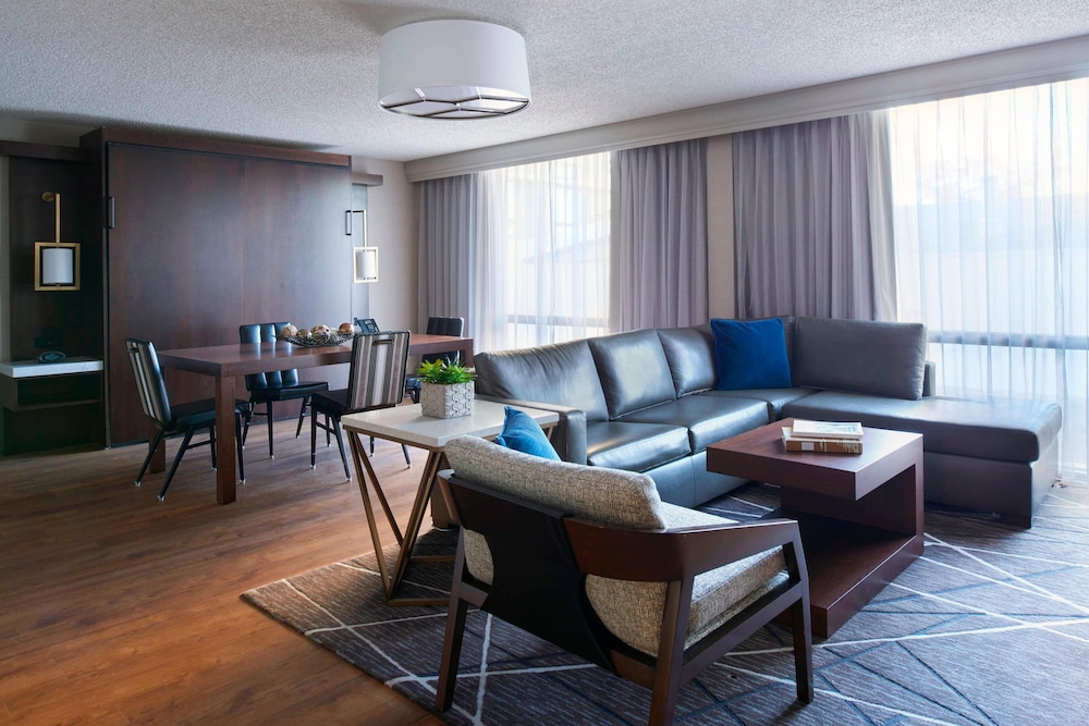 Kansas City Airport Marriott 35/64
