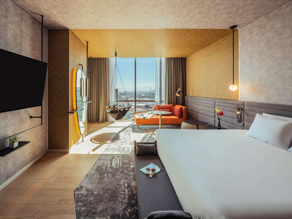 Superior, 2 Double Beds, Novotel Mexico City Toreo 3/6