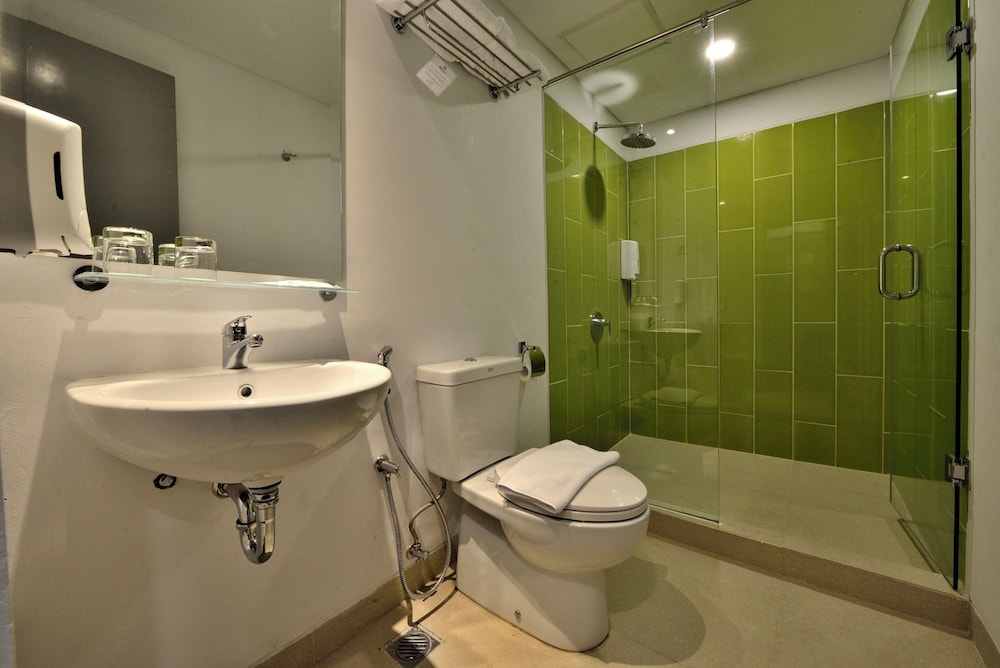 Whiz Hotel Sudirman Pekanbaru 34/36