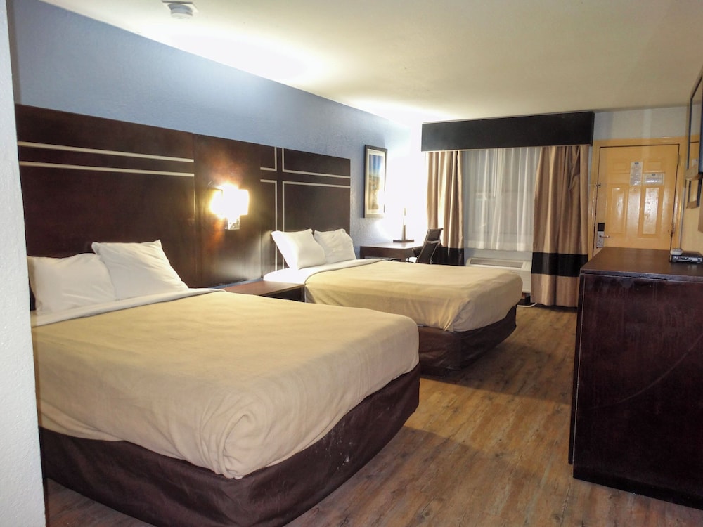 ROOM, QUEEN BED