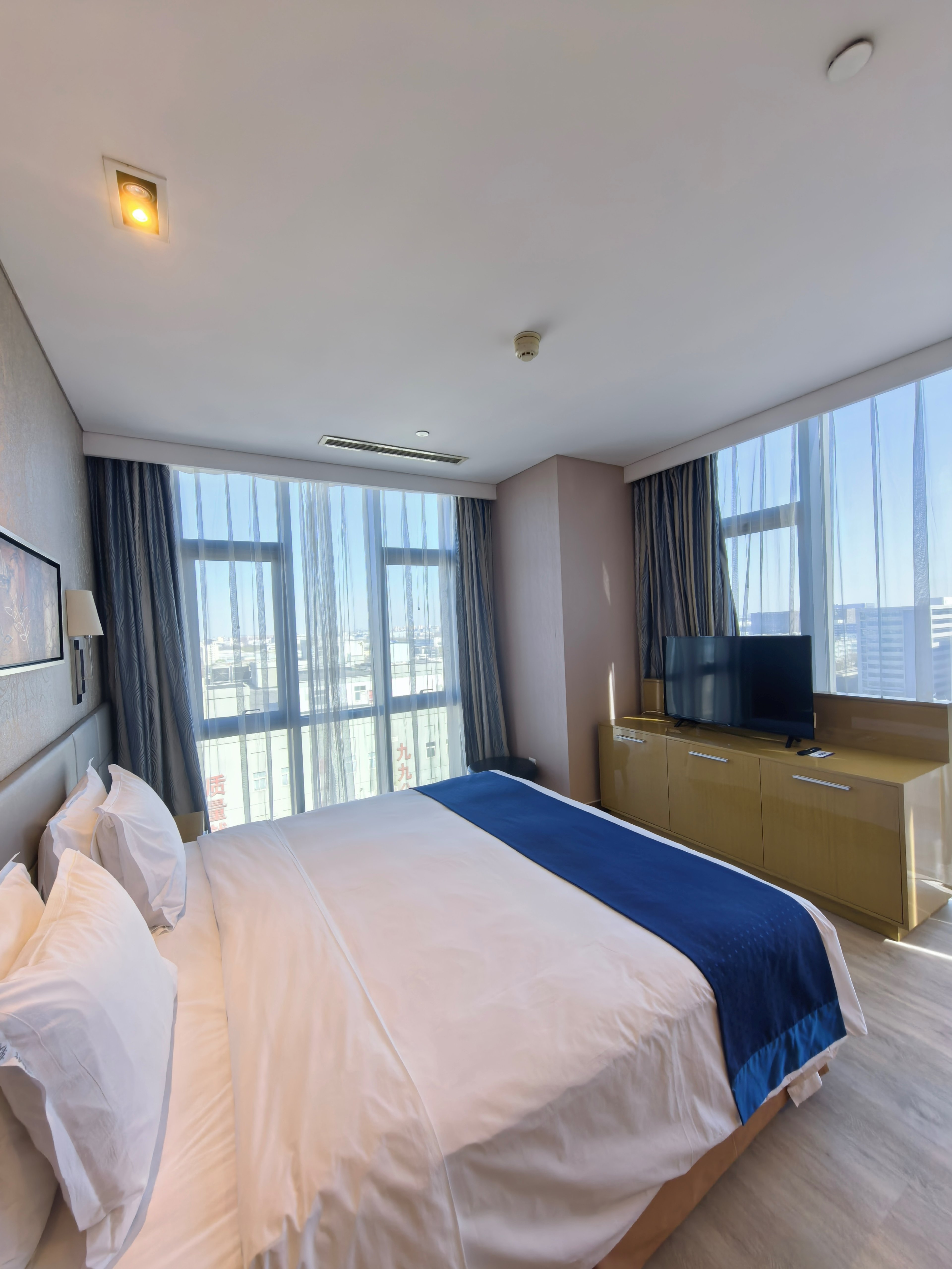 Holiday Inn Express Beijing Yizhaung 12/34