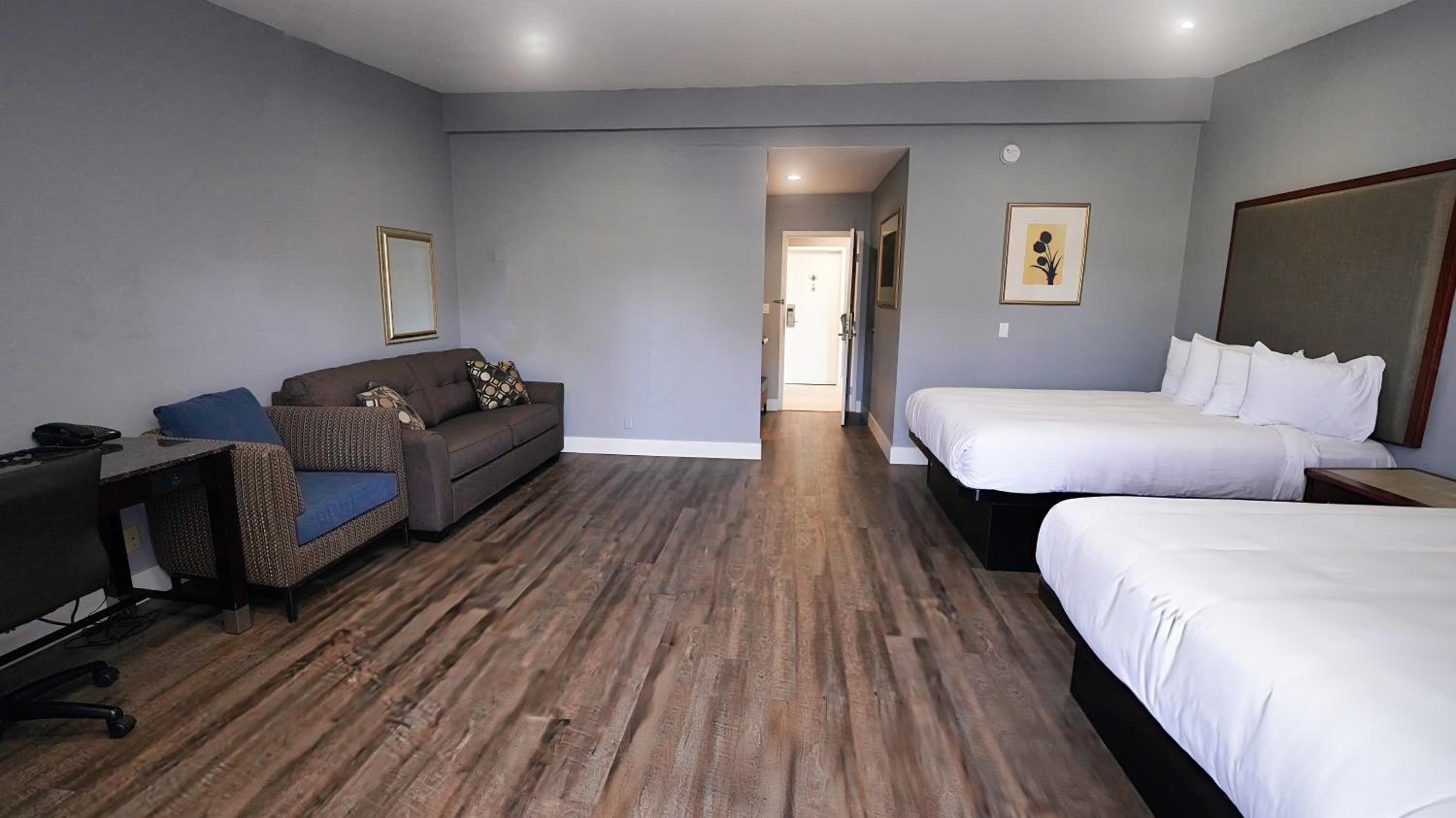 غرفة ثلاثية بشرفة، Seaside Inn & Suites 6/10