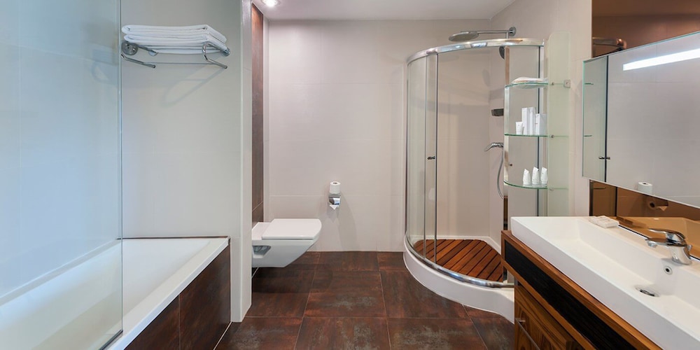 Noah's Ark Deluxe Hotel and SPA 46/50