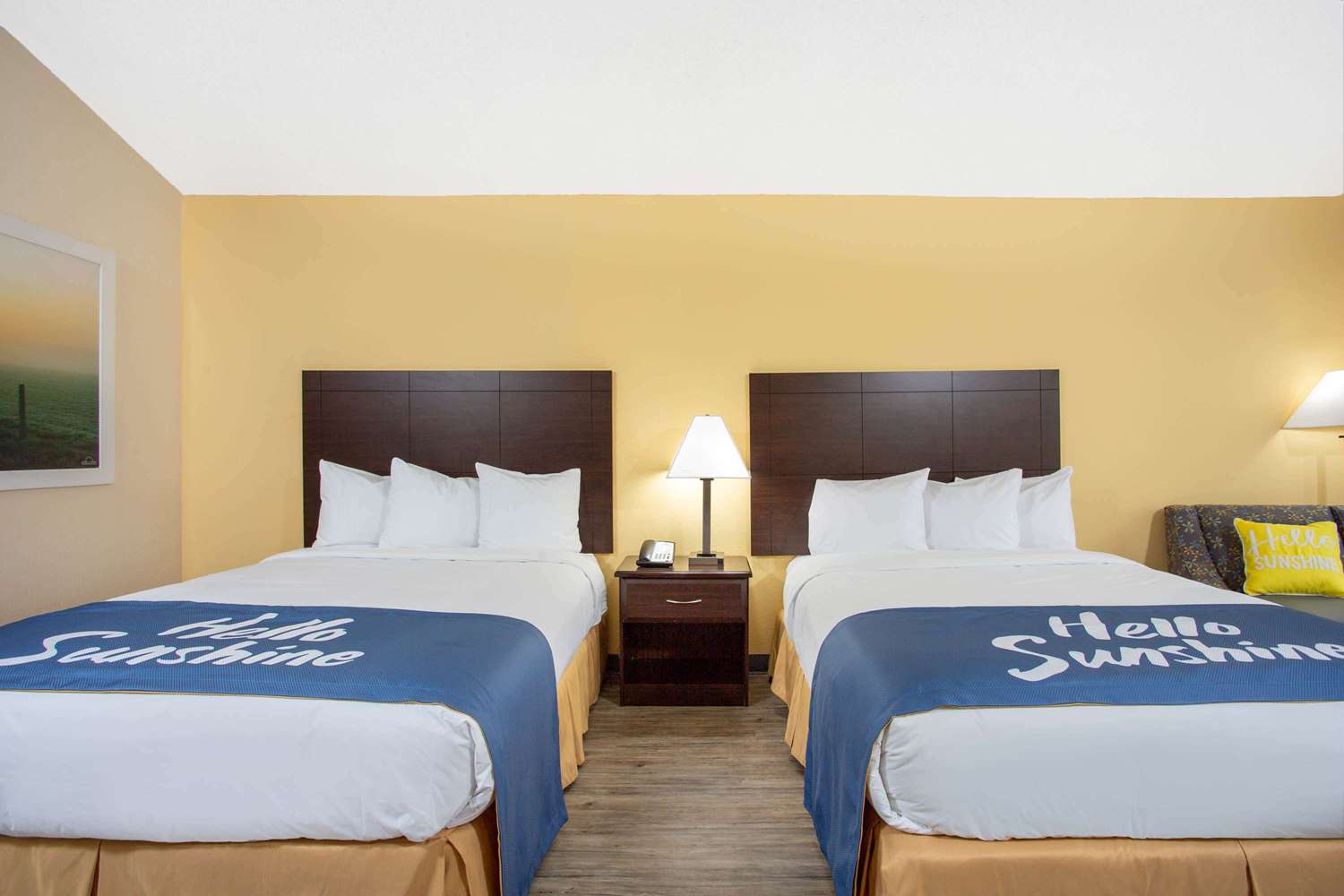 Days Inn By Wyndham Lake City 9/33