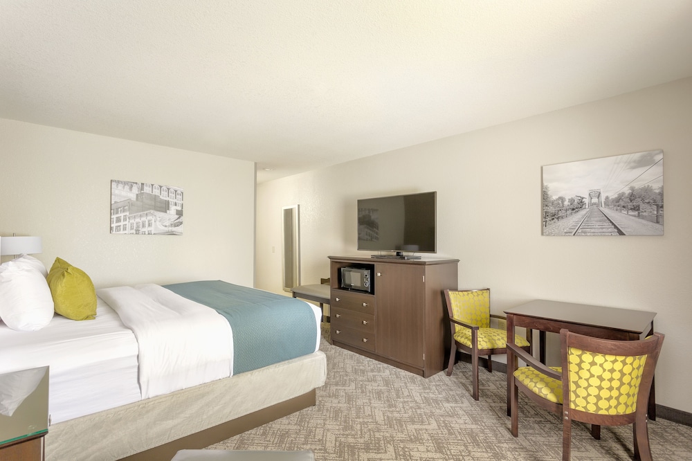 Comfort Inn & Suites Tualatin - Lake Oswego South 8/60
