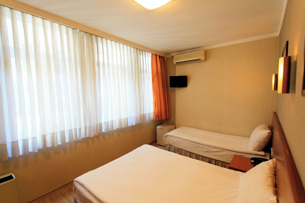 STANDARD, DOUBLE OR TWIN BED