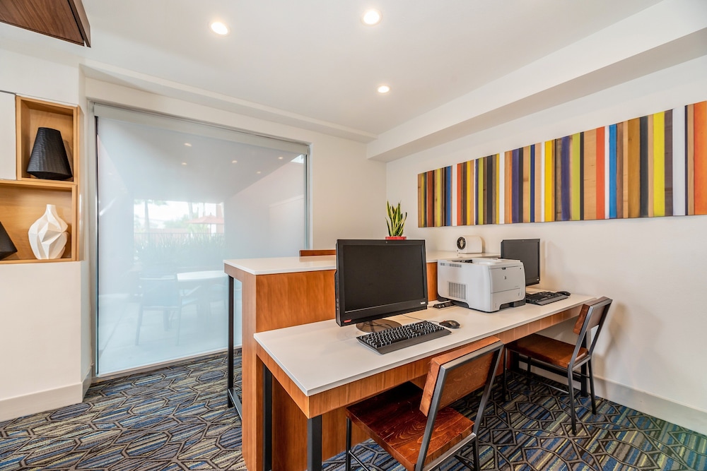 Holiday Inn Express Hotel And Suites Fremont Milpitas Central 57/69