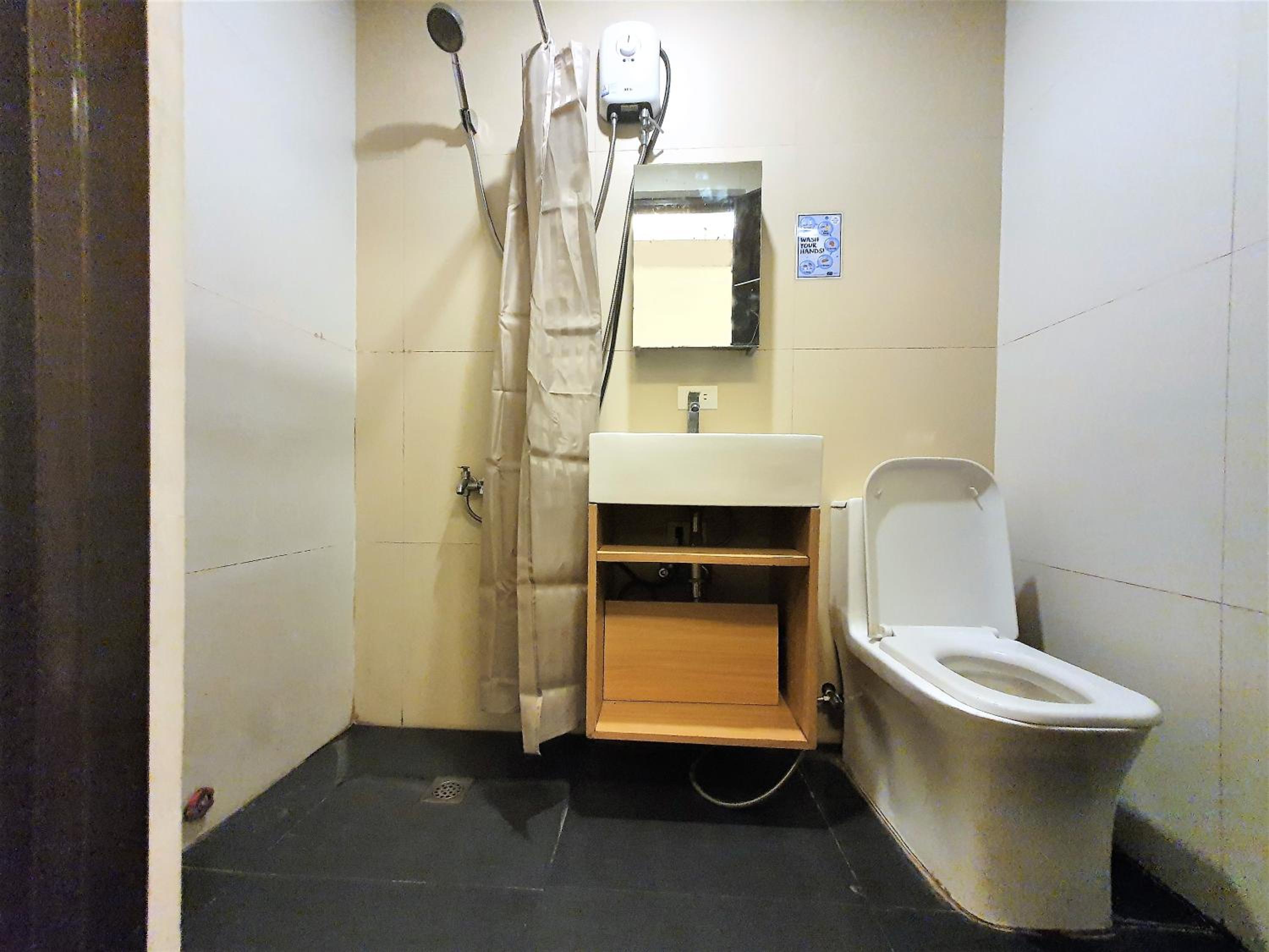 Oyo 108 Spiral Suites 47/50