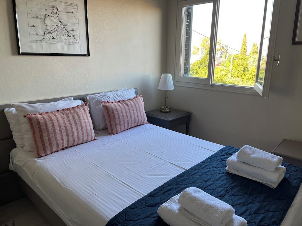 Cozy, 2 Bedrooms, Apartment, 2 Double and Twin Beds, Pool and Sea View, Small