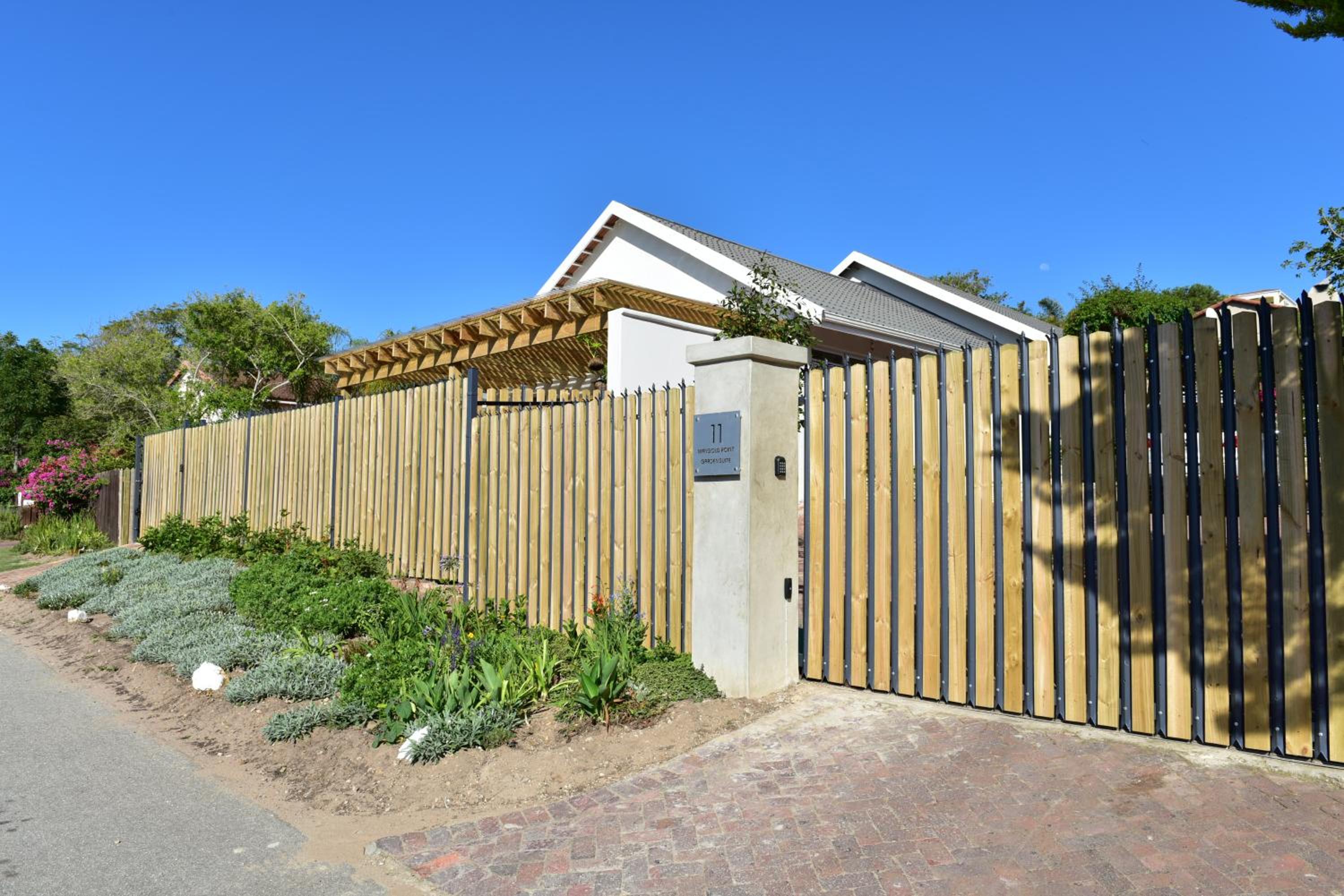 Garden Suite 14/16