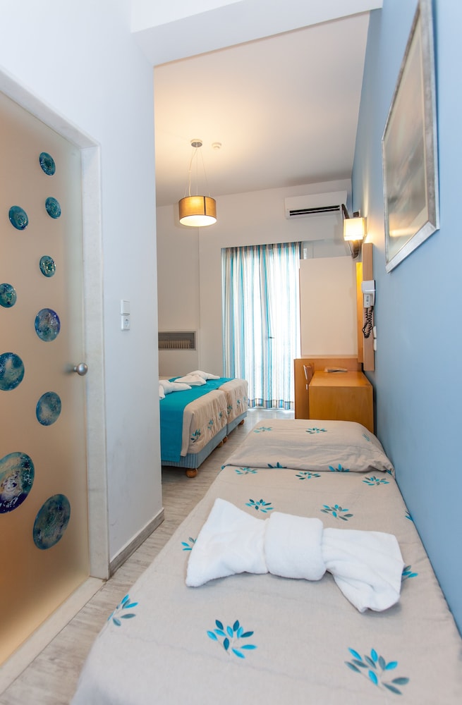 Frini Hotel 15/34