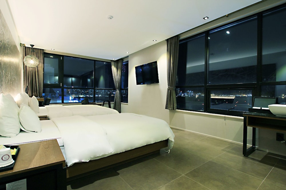 SUITE, SEA VIEW