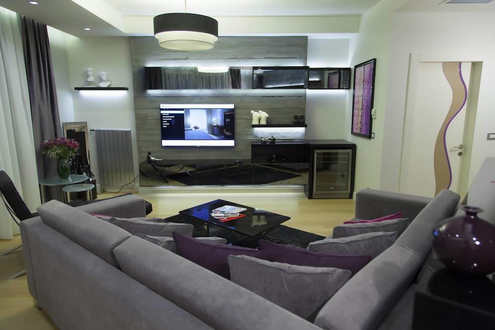 The Leos Residence 44/60