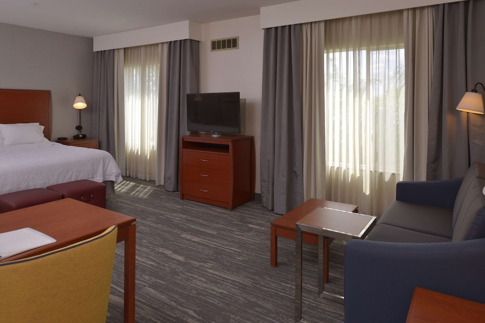 Hampton Inn & Suites Bakersfield North-Airport 29/62
