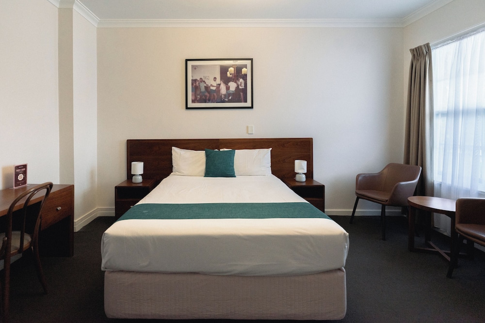 Rose Hotel 17/57