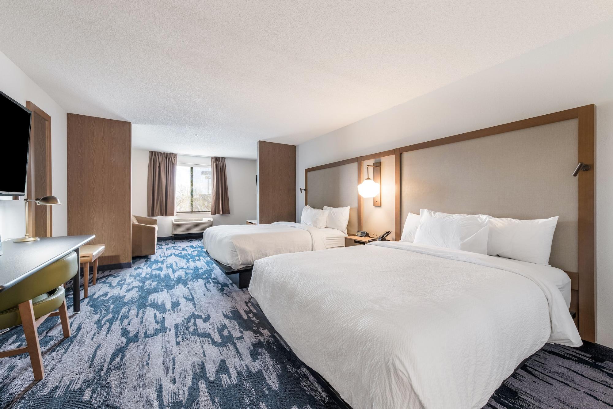 suite, multiple beds
