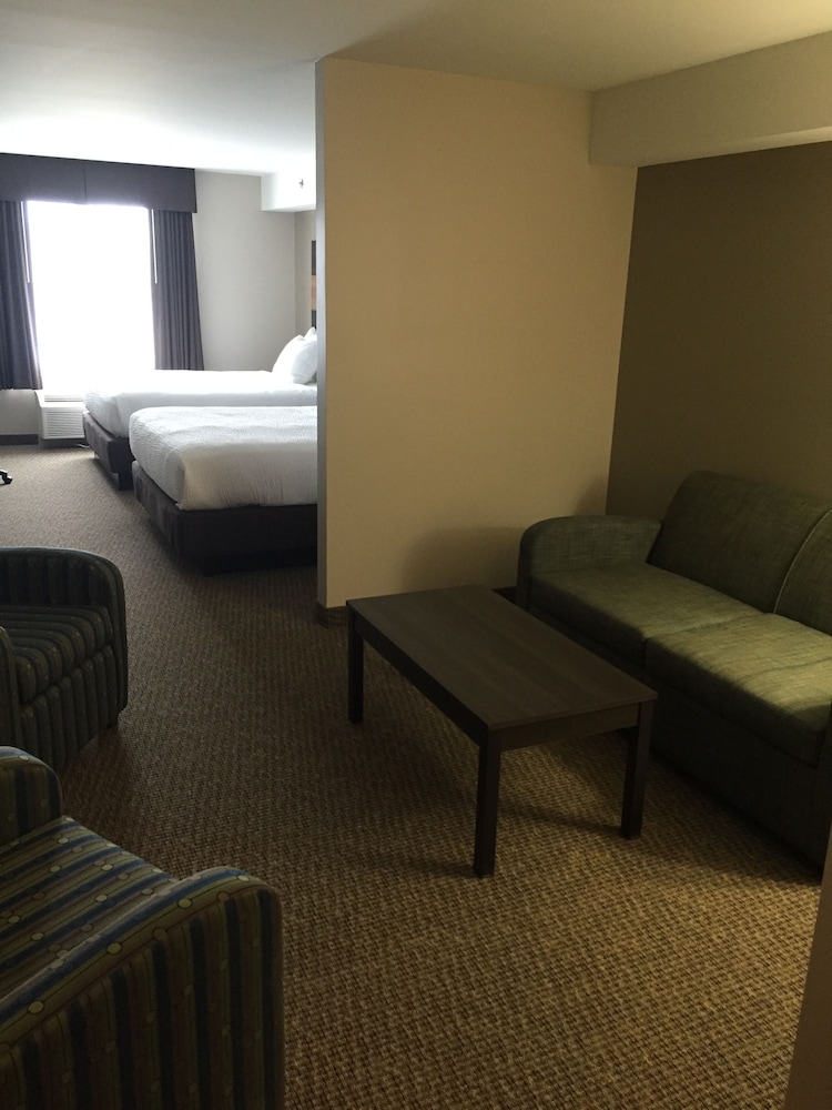 Days Inn & Suites By Wyndham Lindsay 16/43