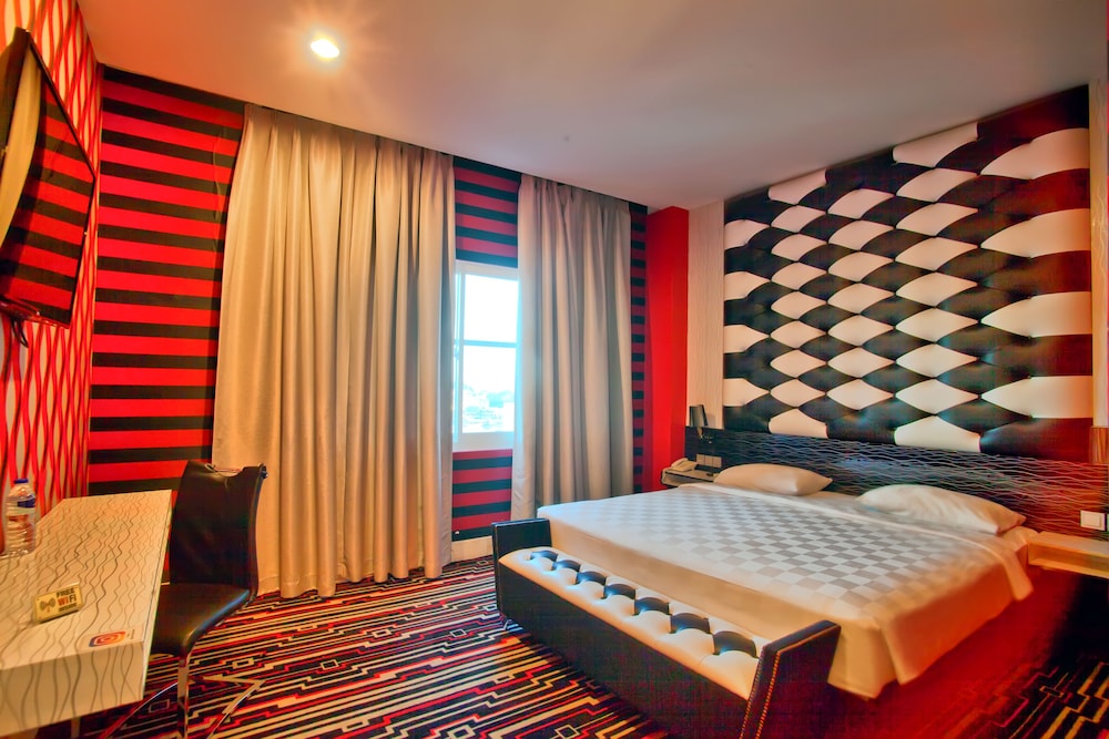 Swiss-Belcourt Makassar 19/36