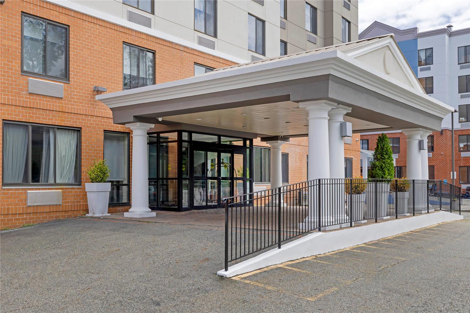Country Inn & Suites by Radisson, Staten Island 11/11