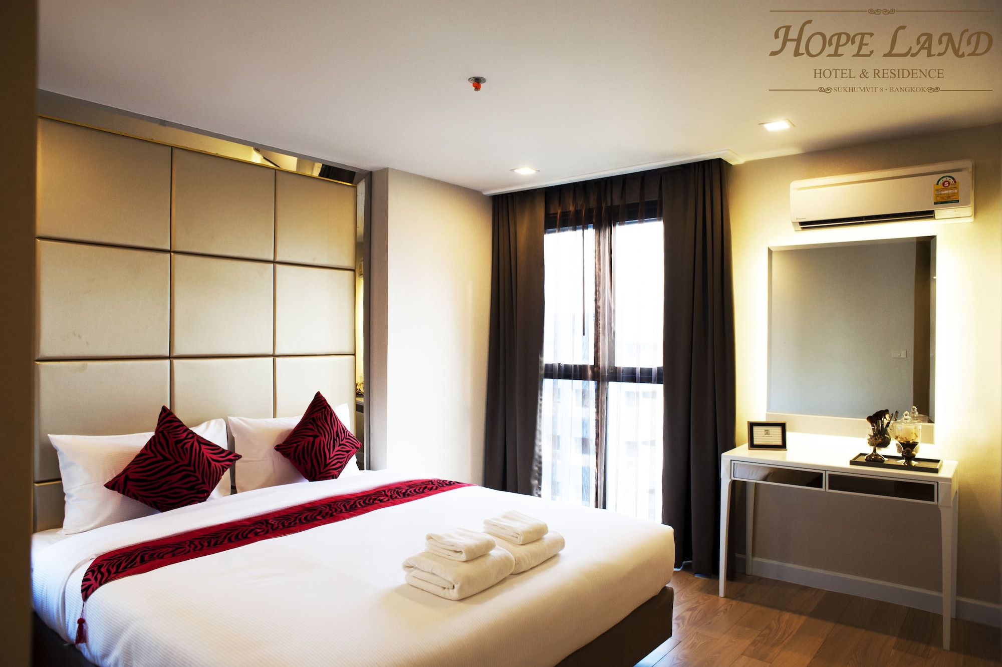 1 BEDROOM, SUITE