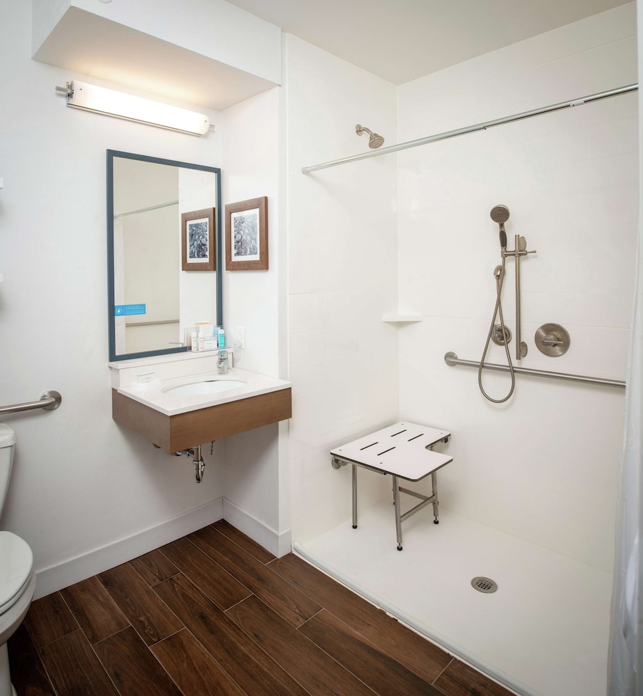Hampton Inn & Suites Binghamton/Vestal 22/37