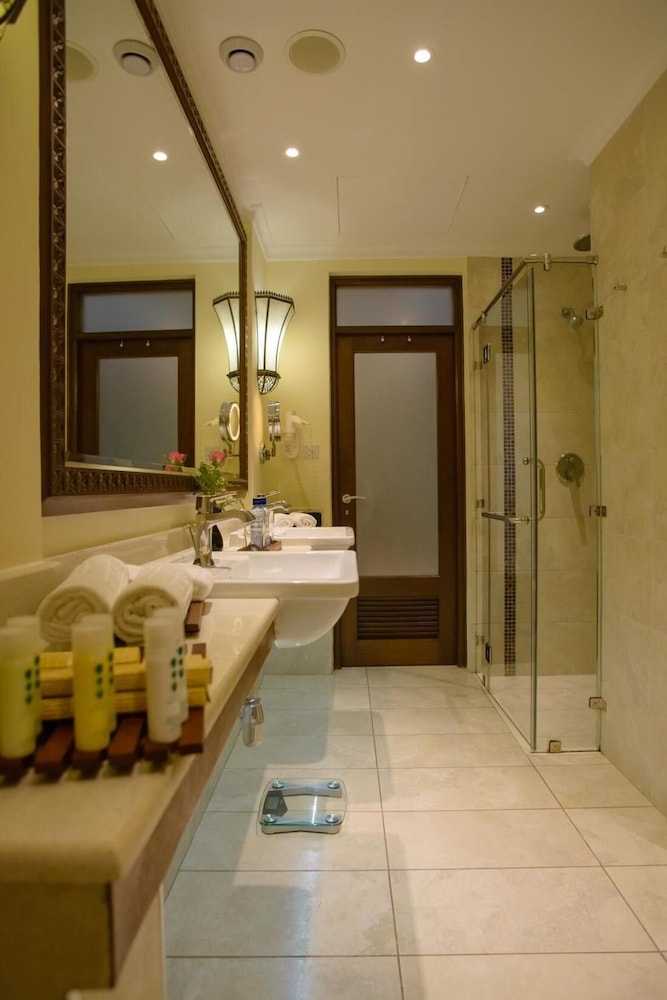 Sarova Whitesands Beach Resort and Spa 35/73