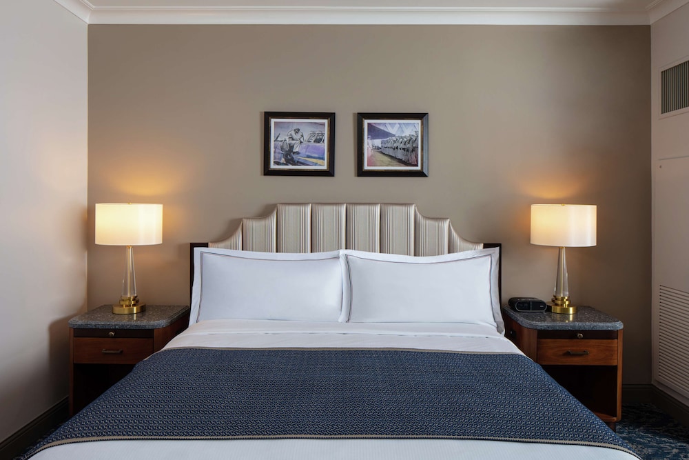 The Higgins Hotel New Orleans, Curio Collection by Hilton 17/77