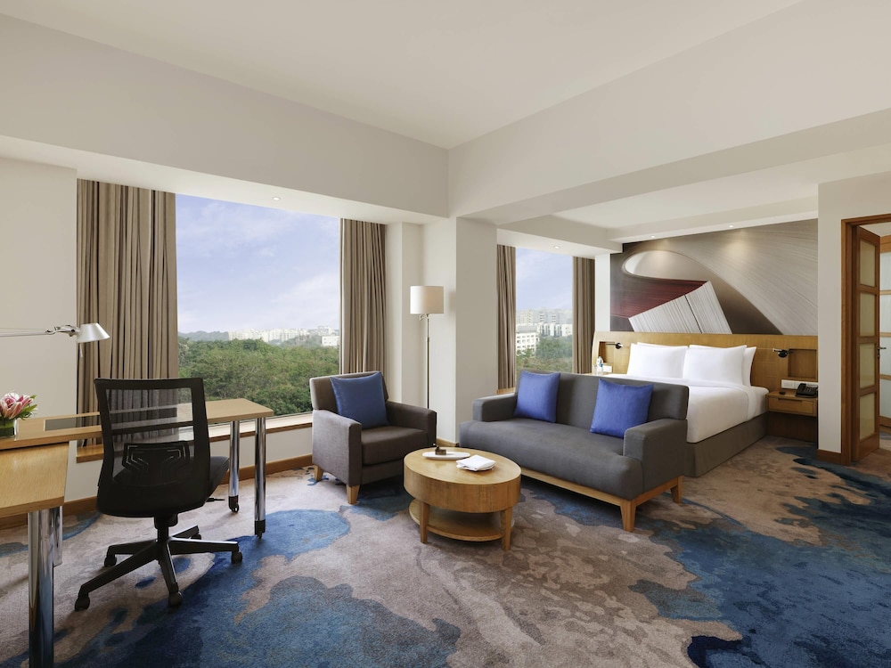 JUNIOR SUITE, QUEEN BED