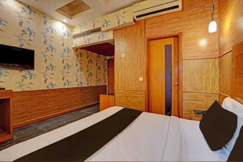 Oyo 421 One Hotel 32/44