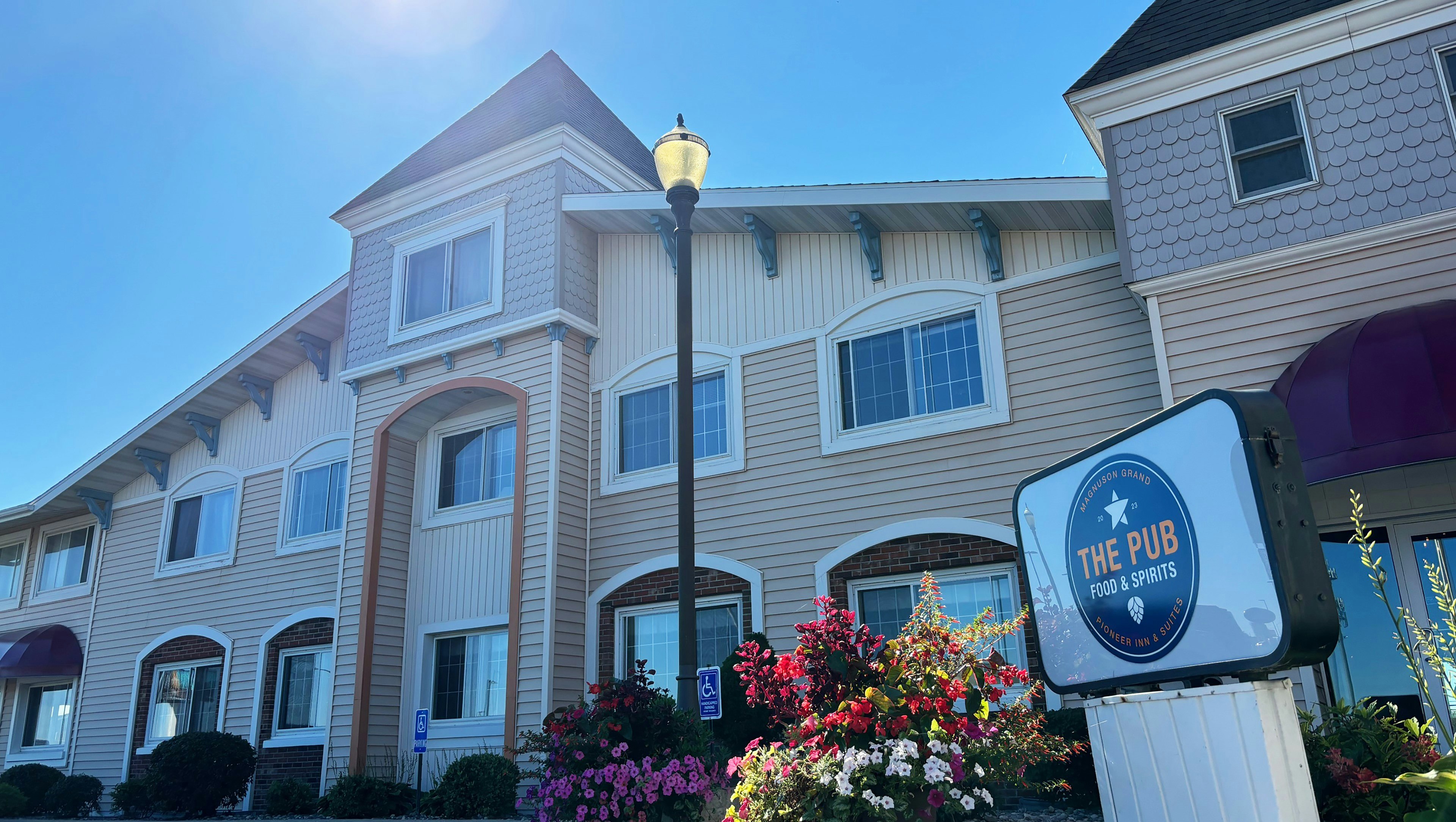 Magnuson Grand Pioneer Inn And Suites 4/48