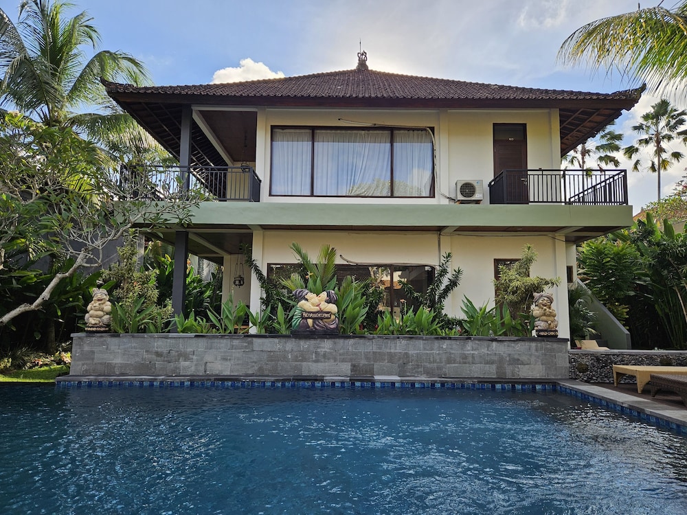 Putri Ayu Cottages 4/63